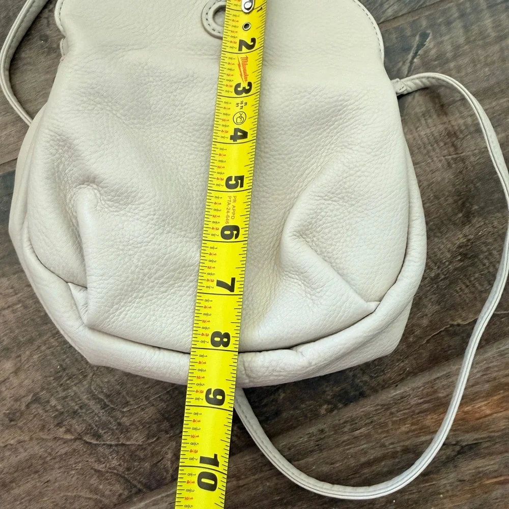 Hobo Women's Cream Pebbled Leather Magnetic Close Minimalist Crossbody Bag,Small